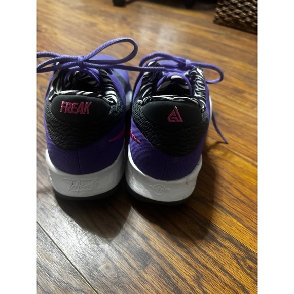 Nike Zoom Freak 4 Lightning Purple Black Pink DO9680-500 -‎ Size 8